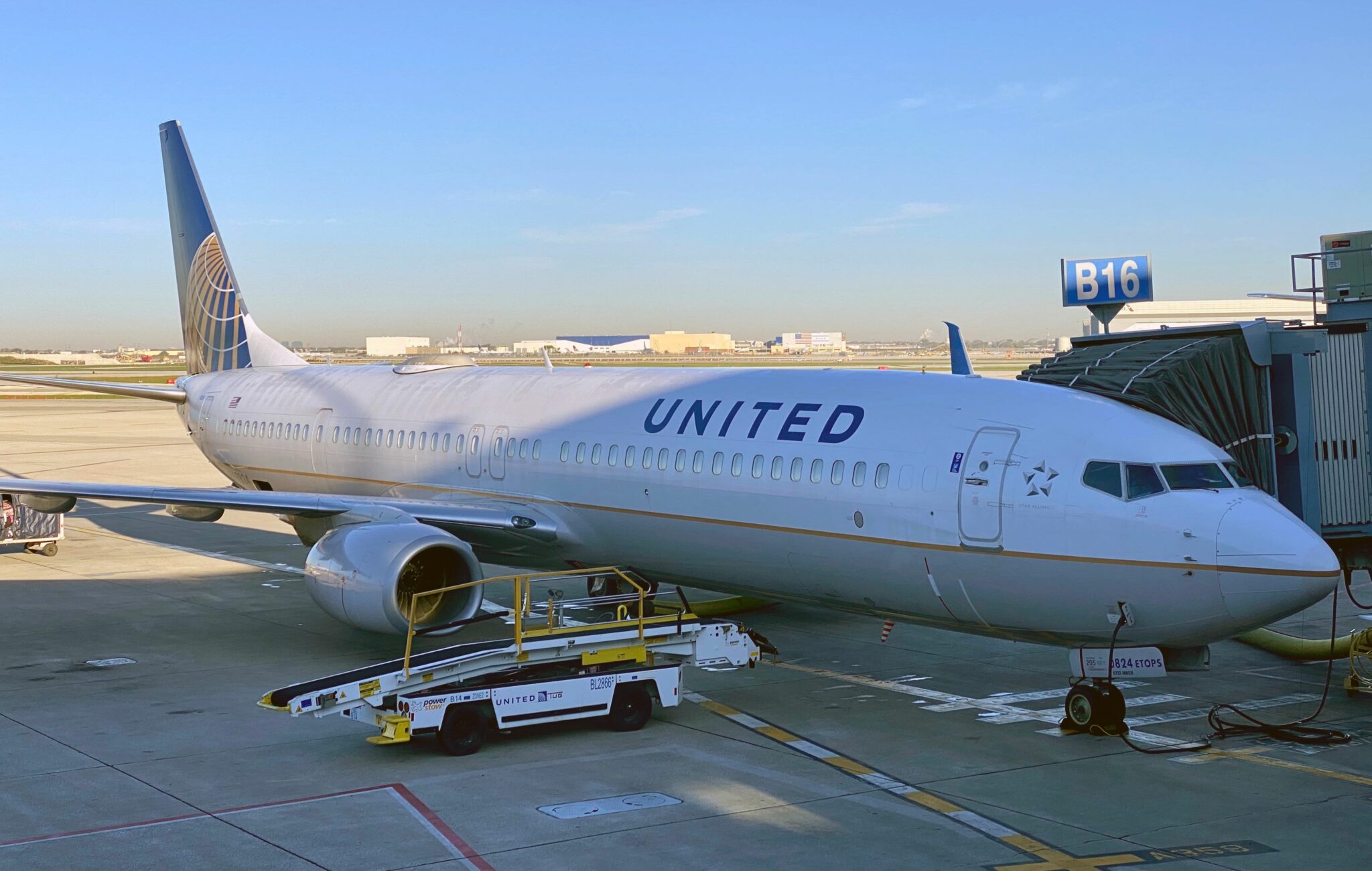 United Airlines Recruitment 2023 Hiring for Freshers as Associate